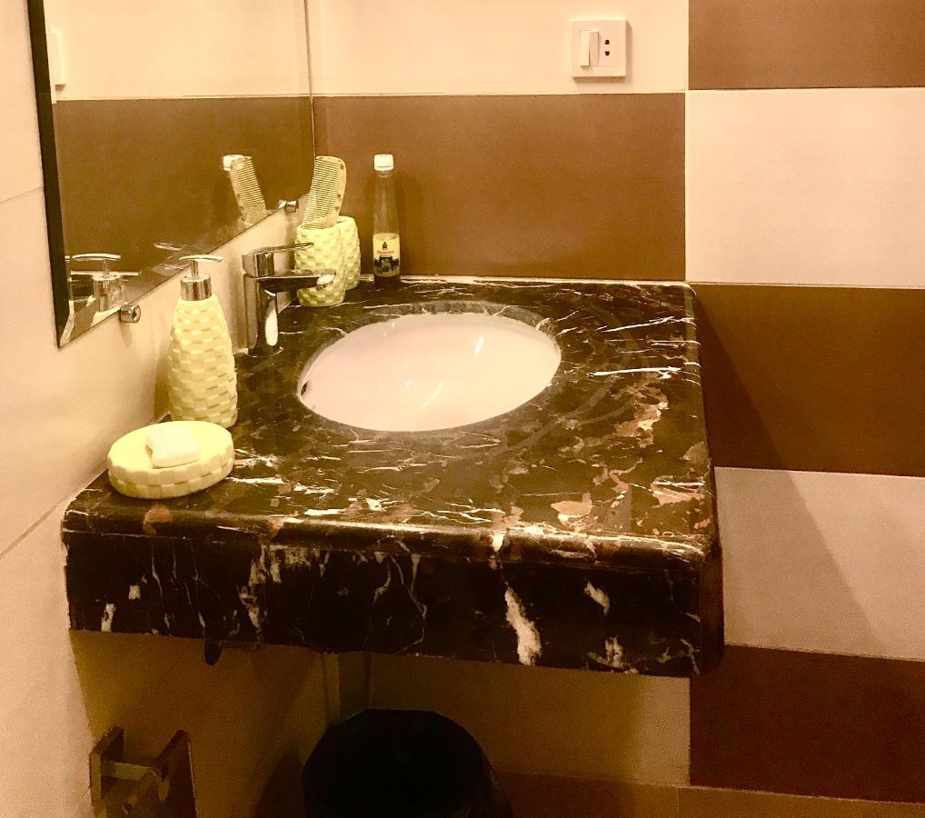 Atrium High Suite 2Bed Family Apartment Near Giga Mall İslamabad Dış mekan fotoğraf